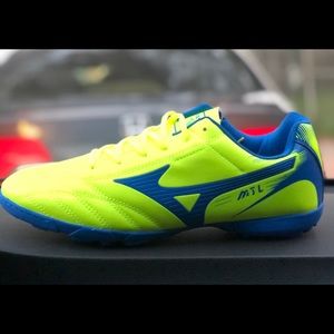 Indoor shoes Mizuno from Spain new